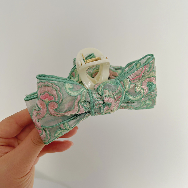 Green embroidery bow clip