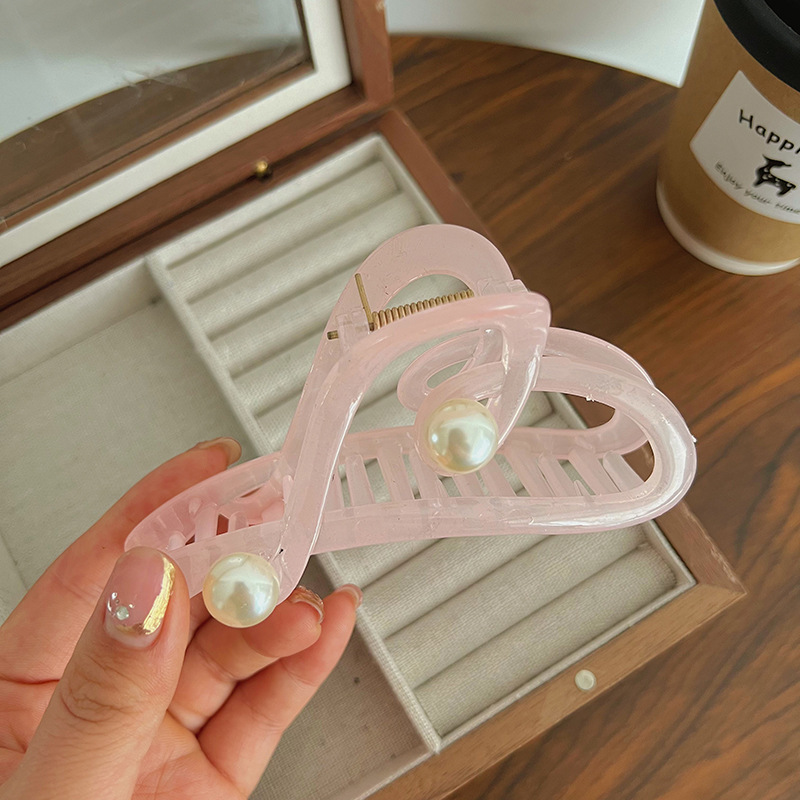 Pink pearl heart acrylic grab clip