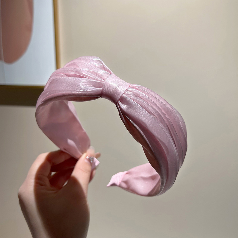 Pink mesh headband with wide edge