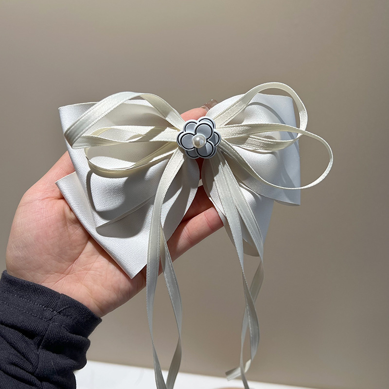Beige bow pearl streamer hair clip