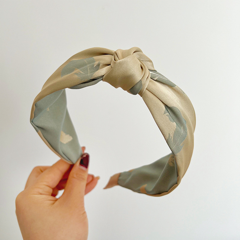 Beige printed knotted headband
