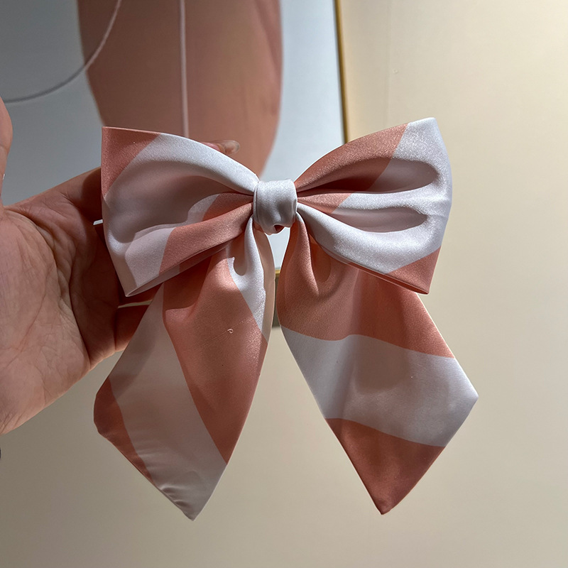 Color matching bow hair clip