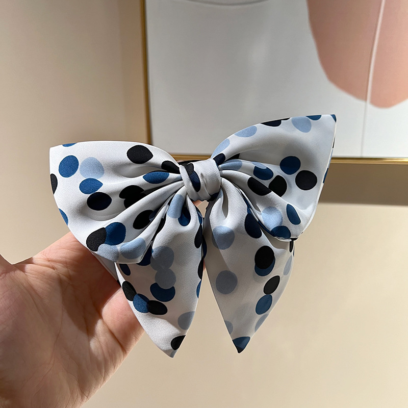 5:Polka dot bow grab clip