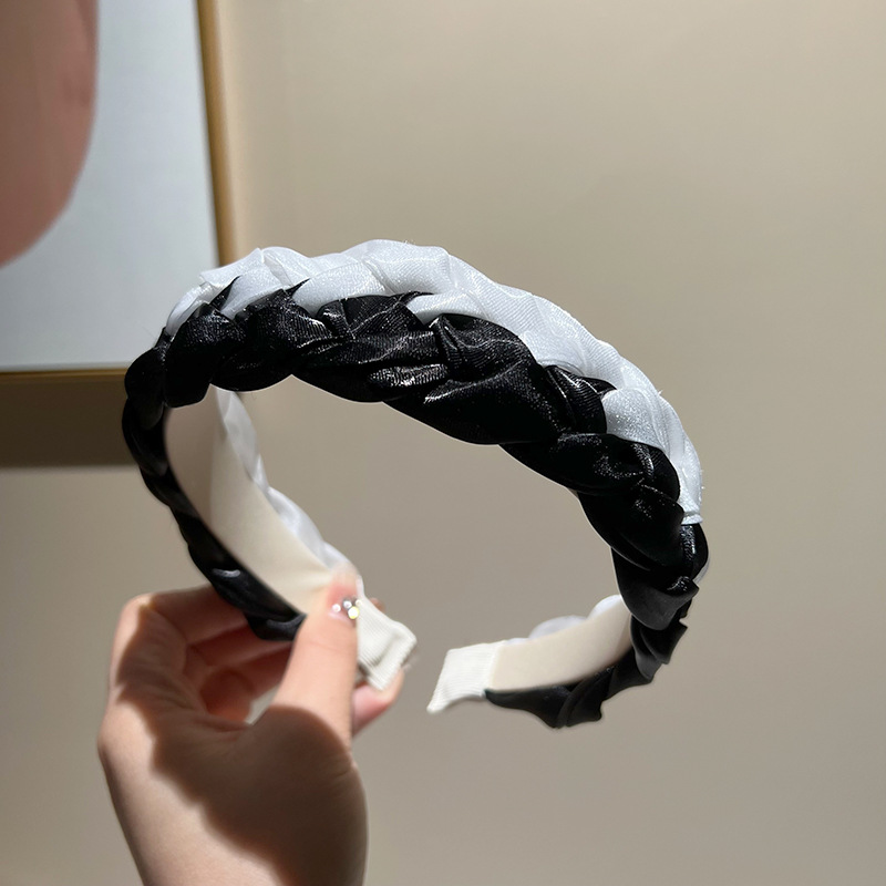 Black-beige pigtail headband