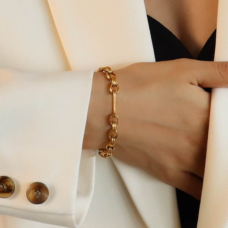 2:Gold bracelet 18cm