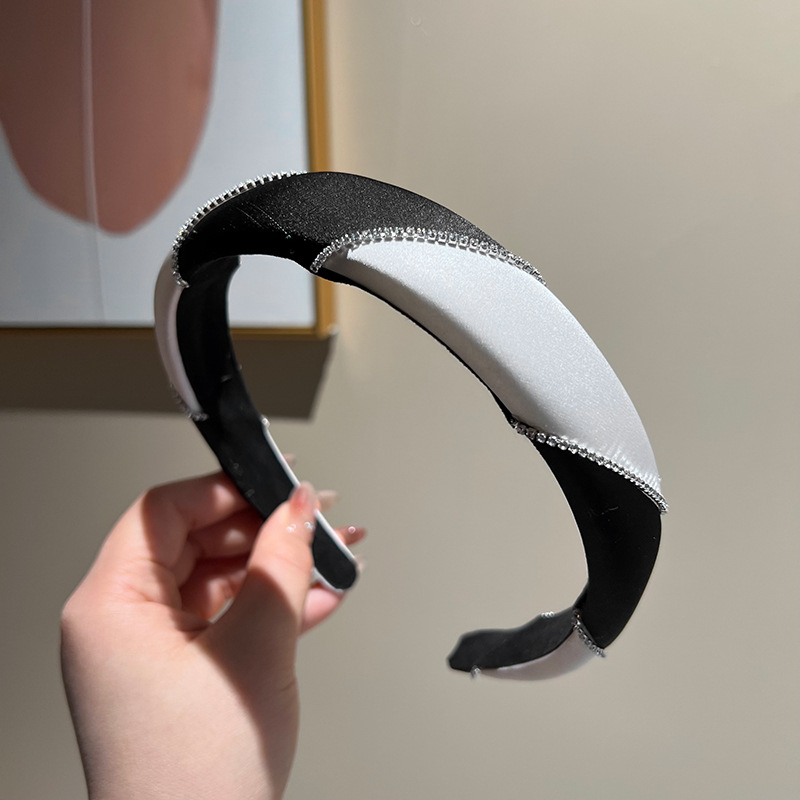 Black color-matching rhinestone sponge headband