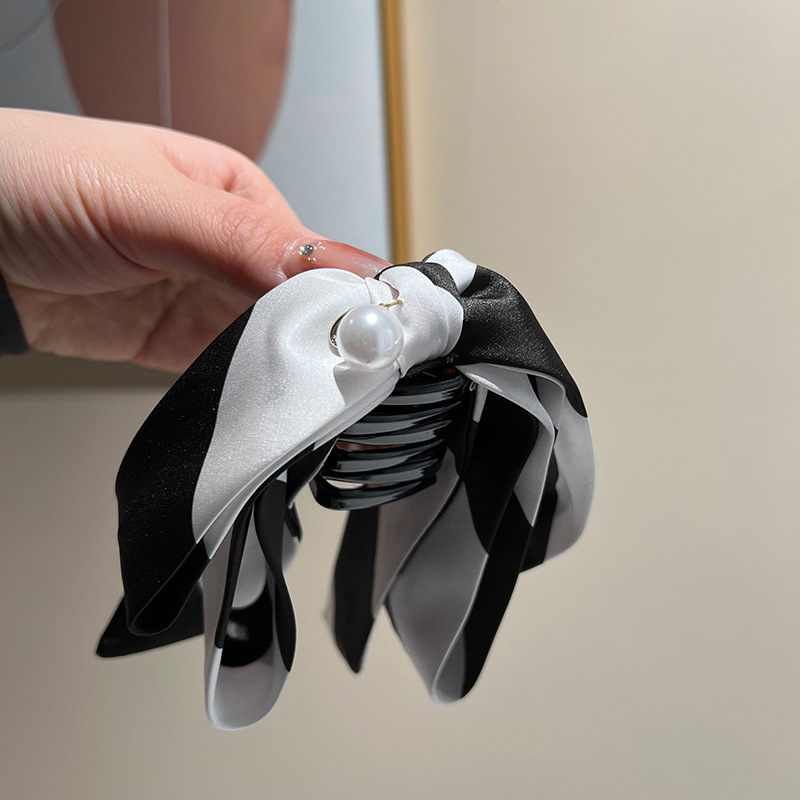 9:Black matching bow ponytail clip