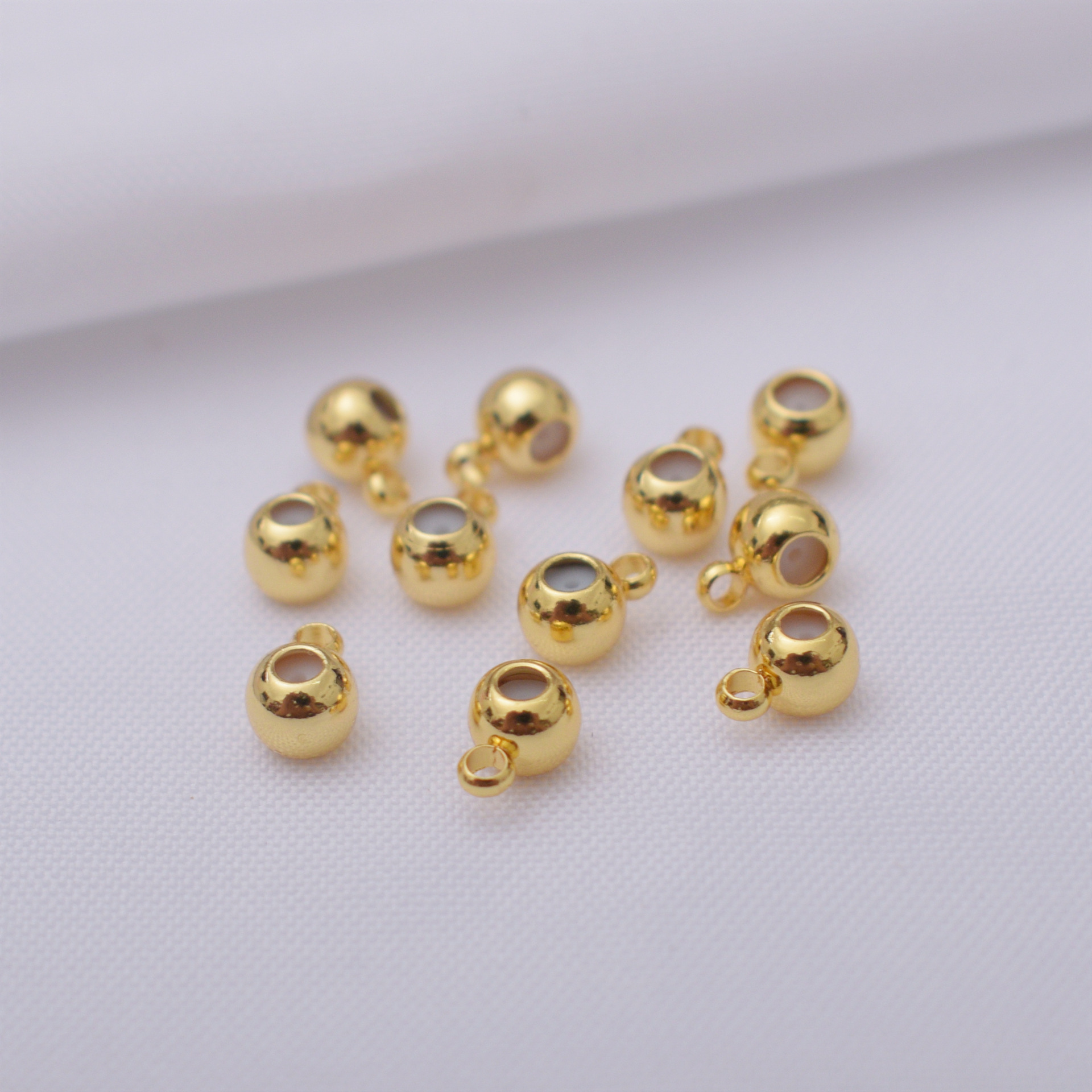8:A40 Beads 18k gold color