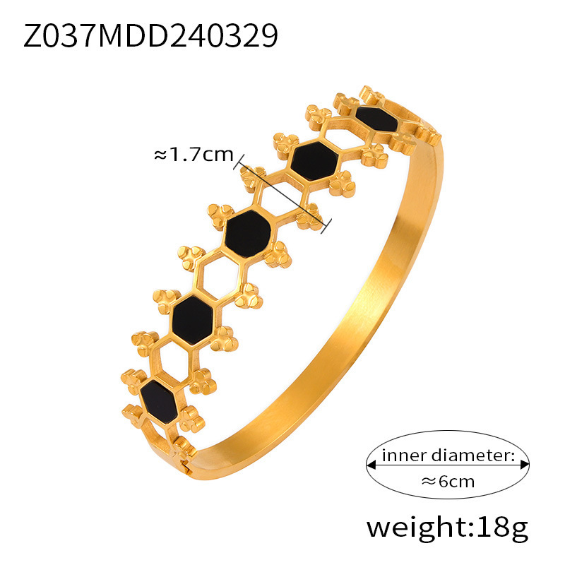 1:Z037- Gold and black bracelet