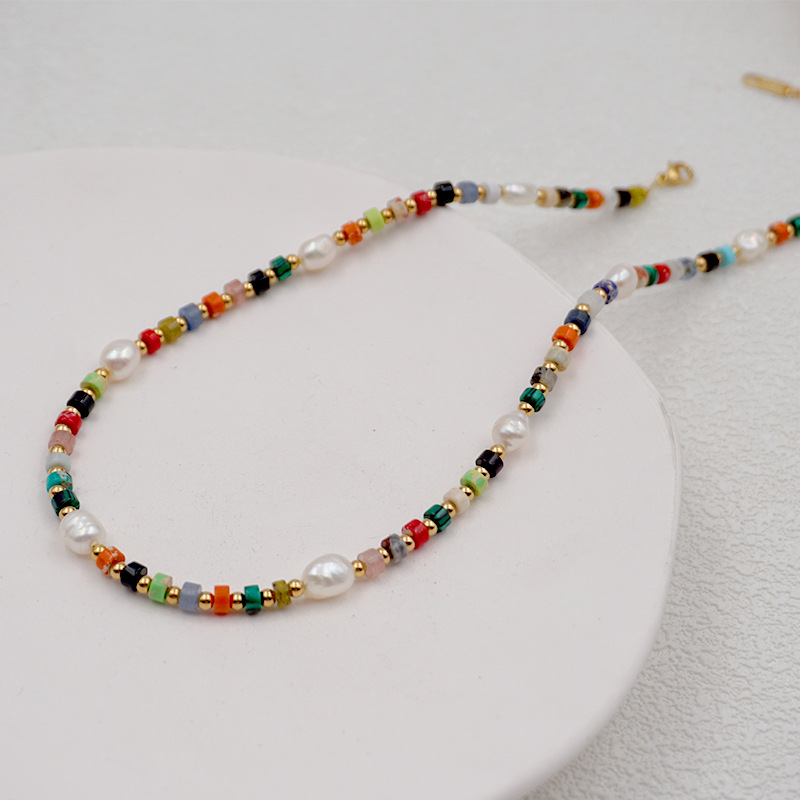 3:B-style necklace