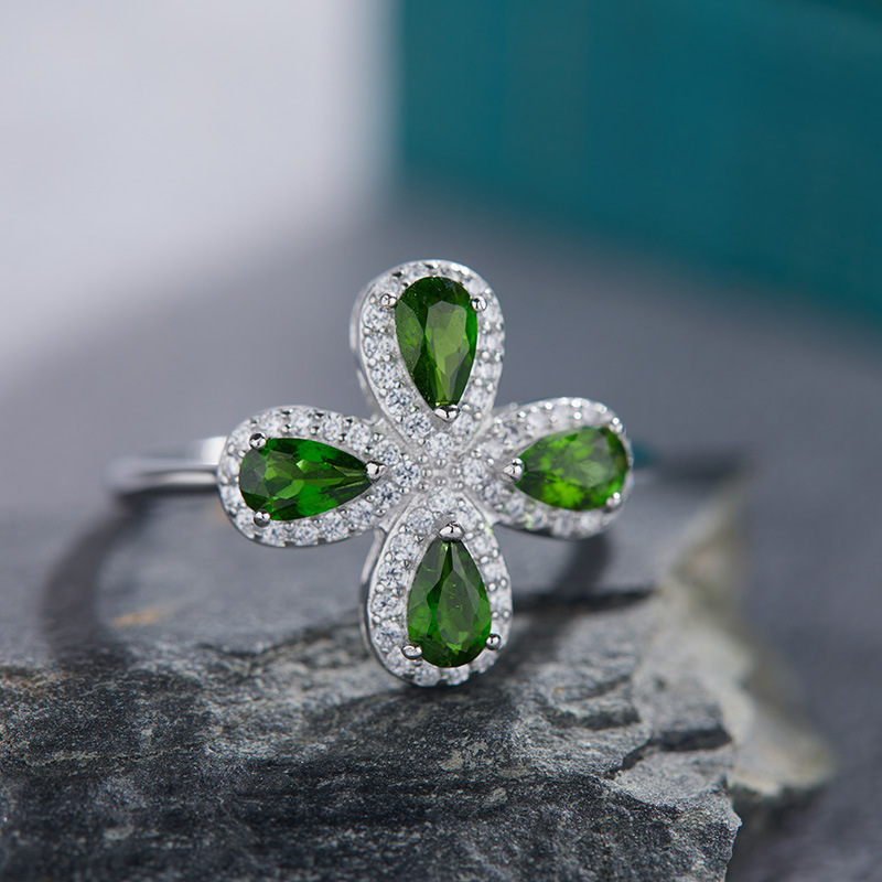 Open ring. - Diopside