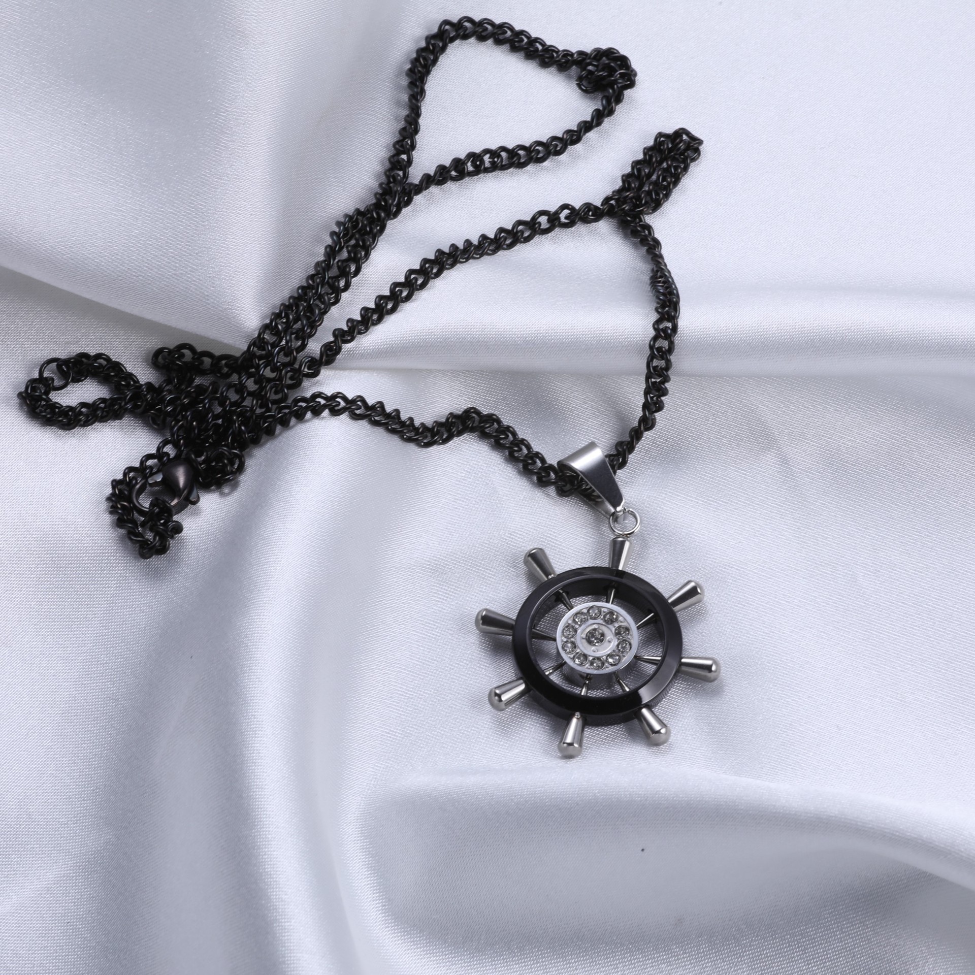 Black pendant + side chain