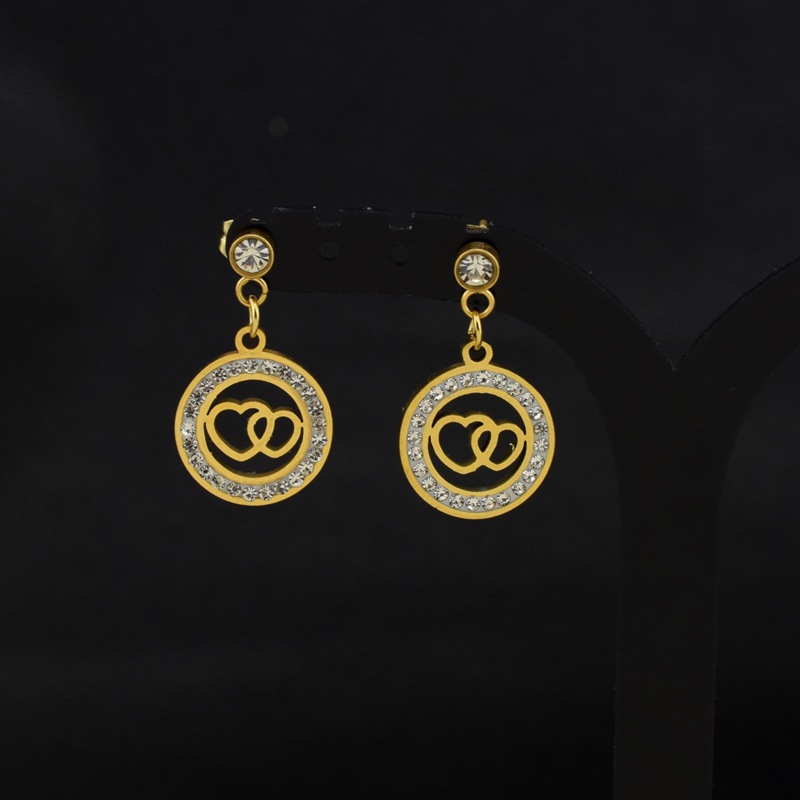 1:Pair of earrings