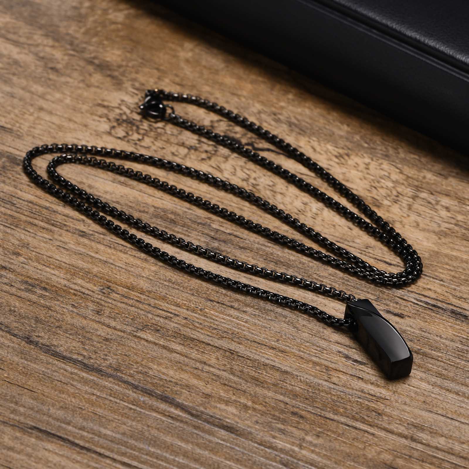 2:Black necklace