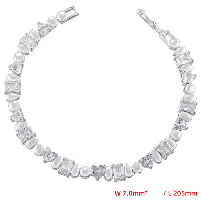 2:White gold and white diamond bracelet