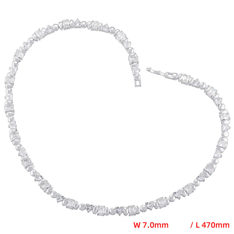 4:White gold and white diamond necklace