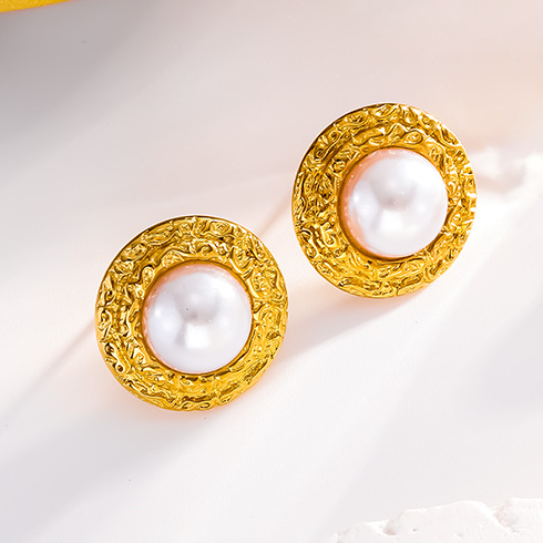 2:Gold stud earrings