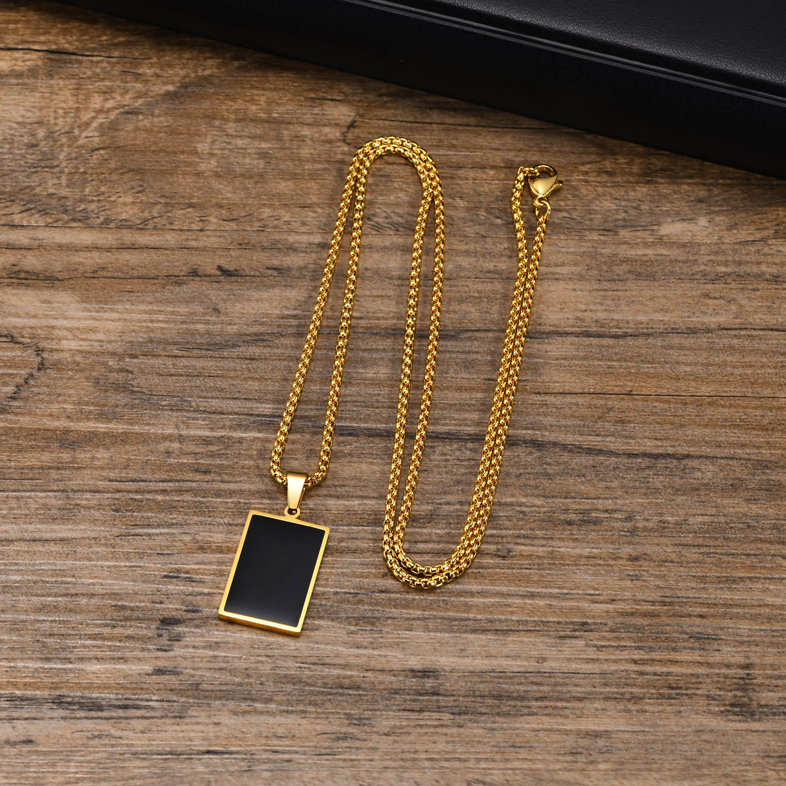 Gold pendant and 60CM chain