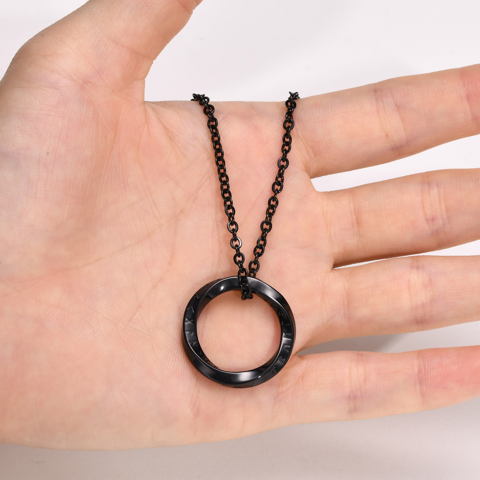 Black pendant and 0 word chain 60CM