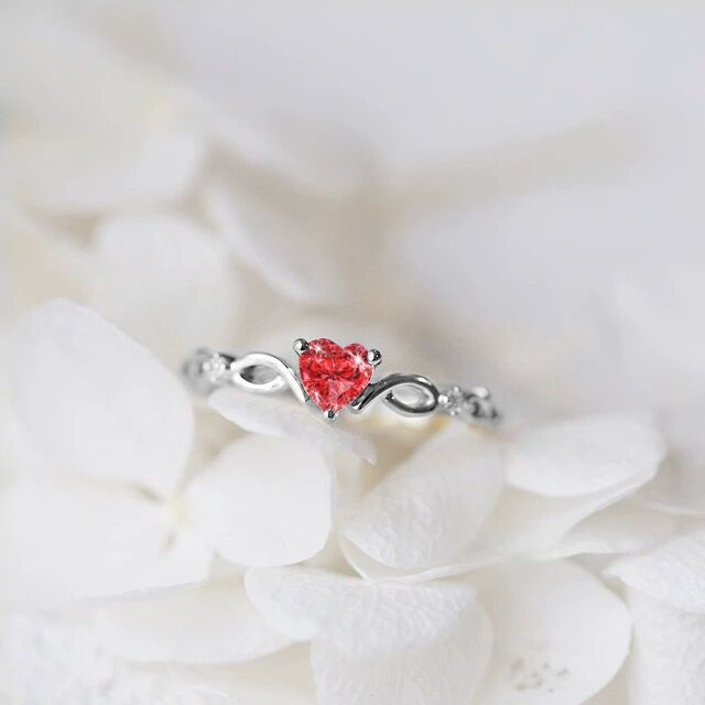 4:White gold red diamond