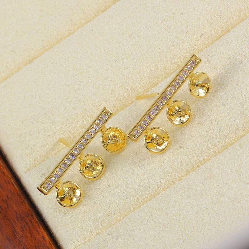 Gold stud earrings accessory -18MM