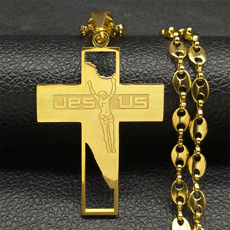 3:Golden pendant   chain