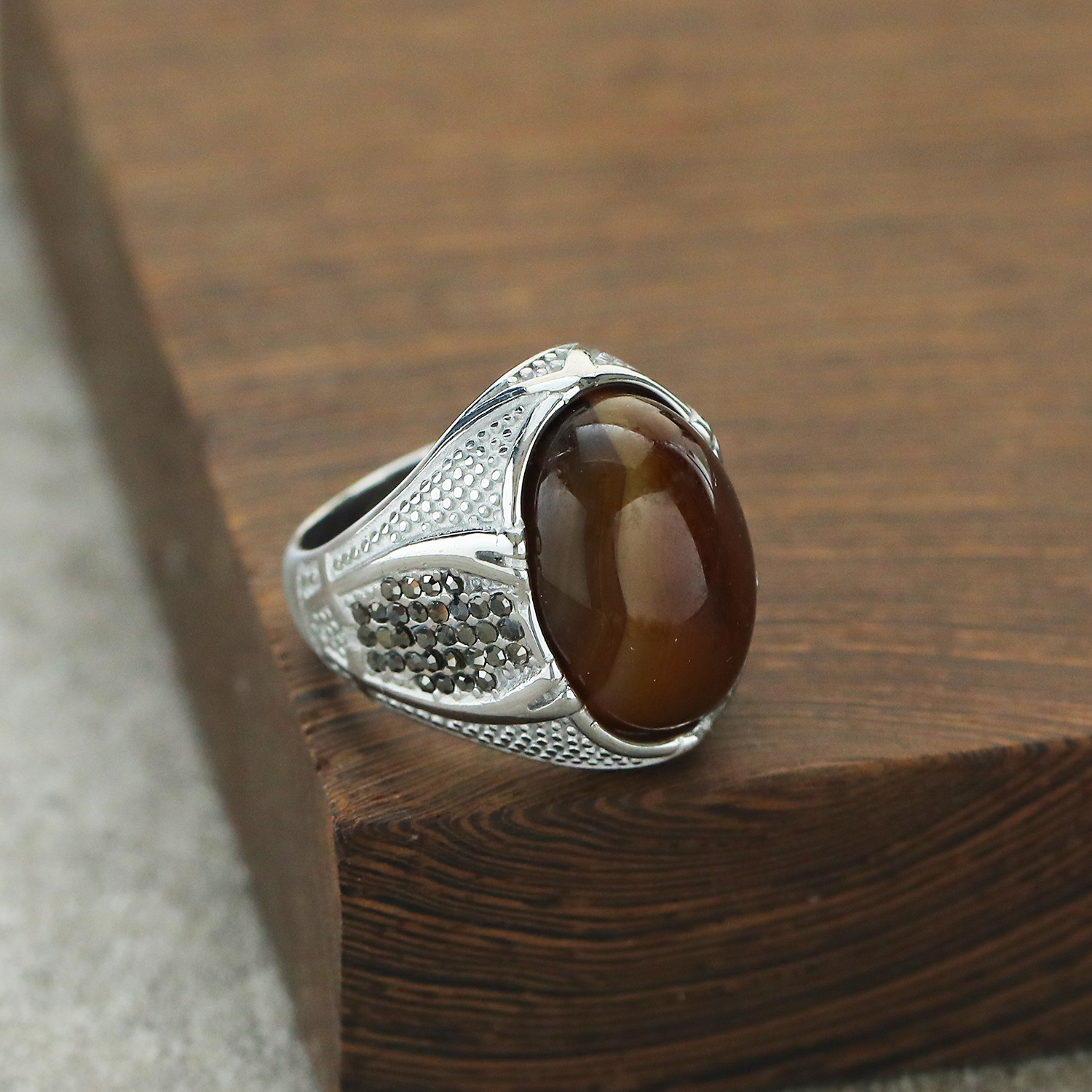 8:Steel color agate