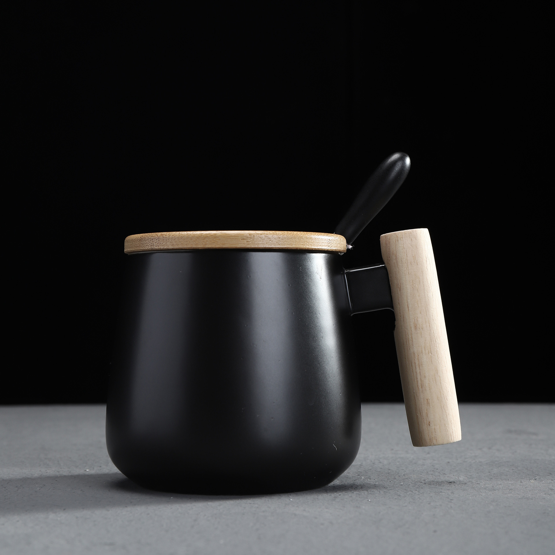 black mug with lid and spoon