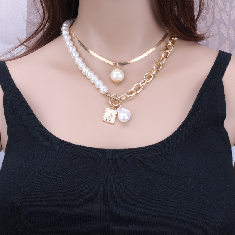 1:A set of pearl and gold necklaces