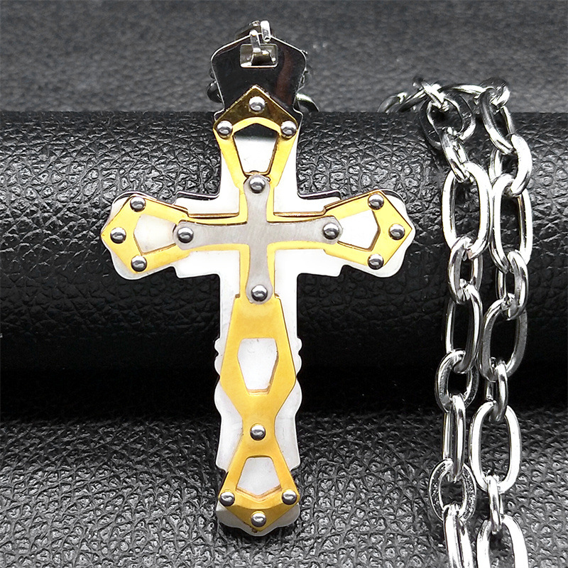 3:Golden pendant   chain