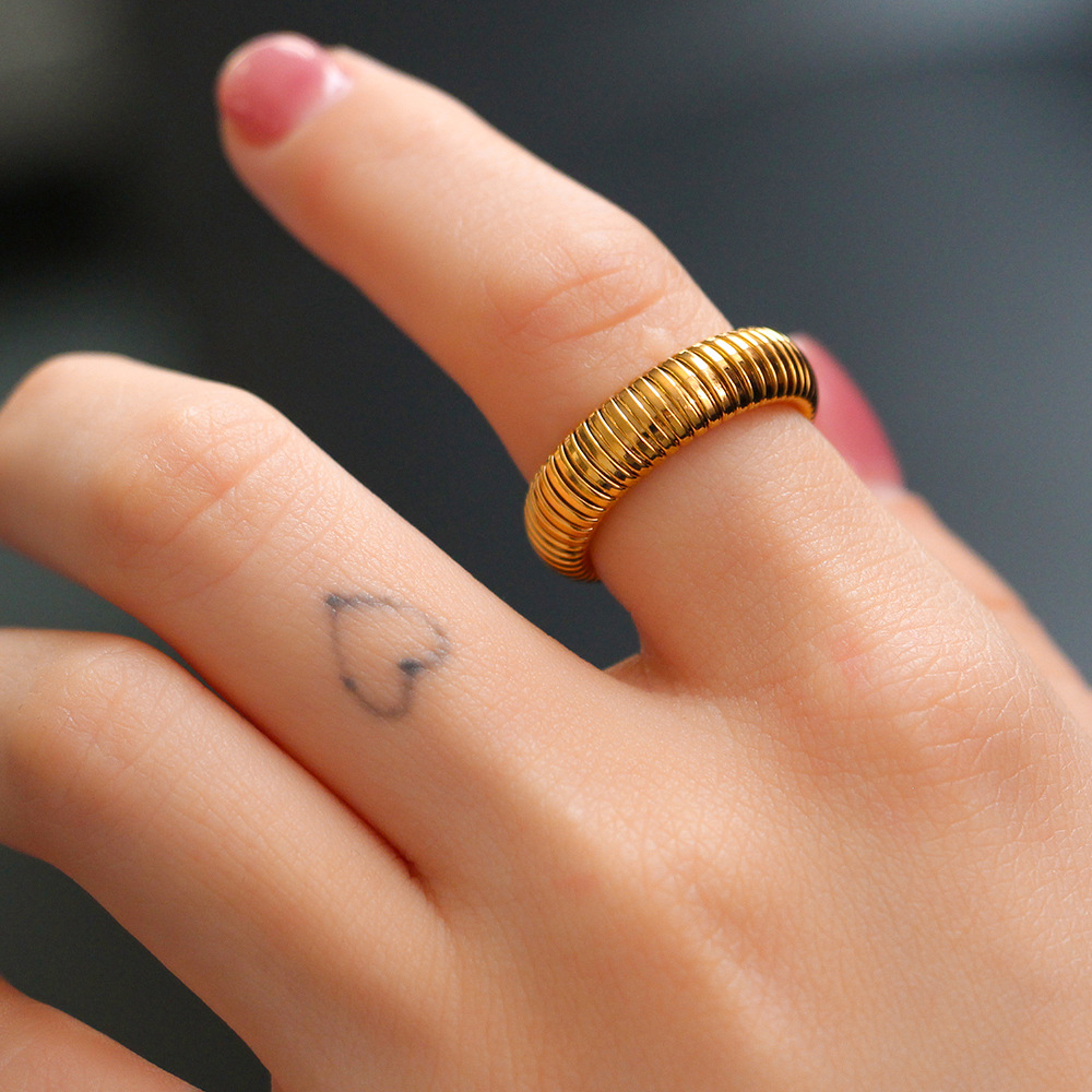 Ring 6mm 7 size gold