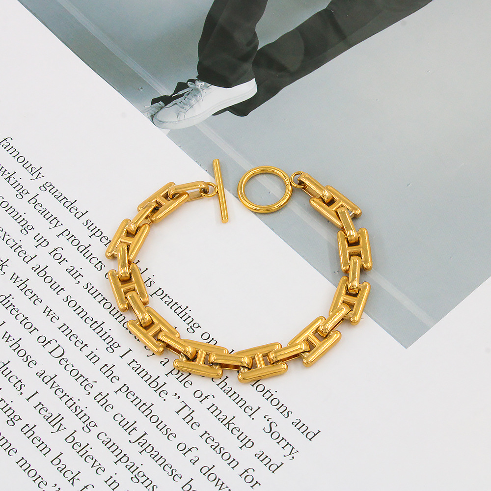 1:Gold bracelet 18cm