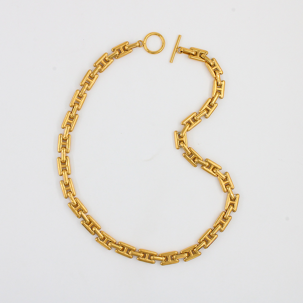 3:Gold necklace 45cm
