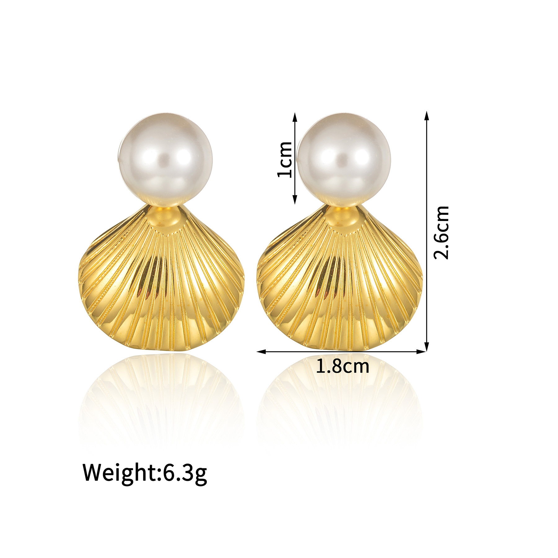 8:Pearl shell earrings