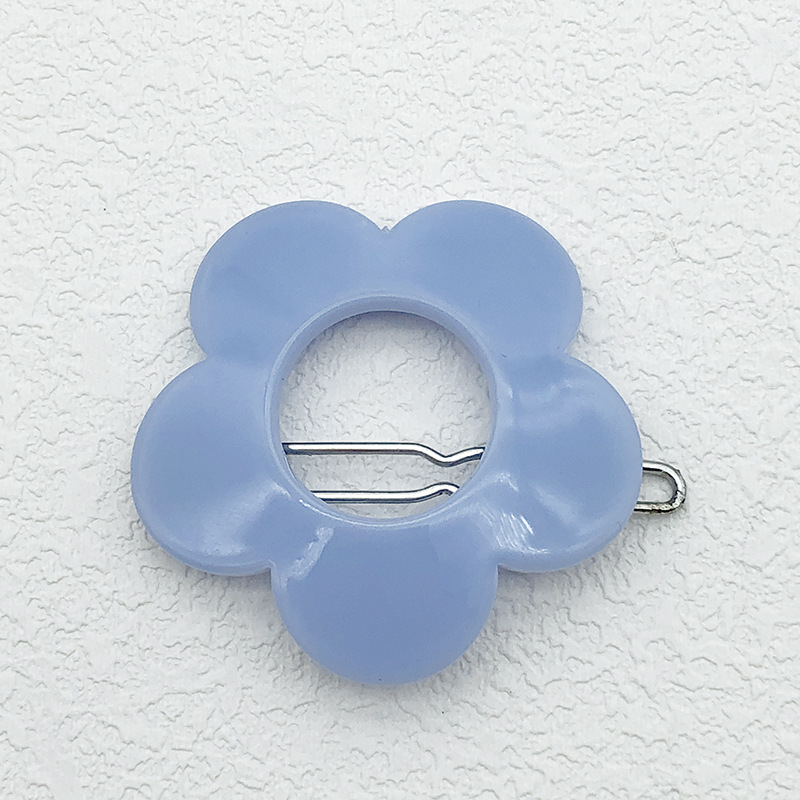 9:Light blue (small flowers)