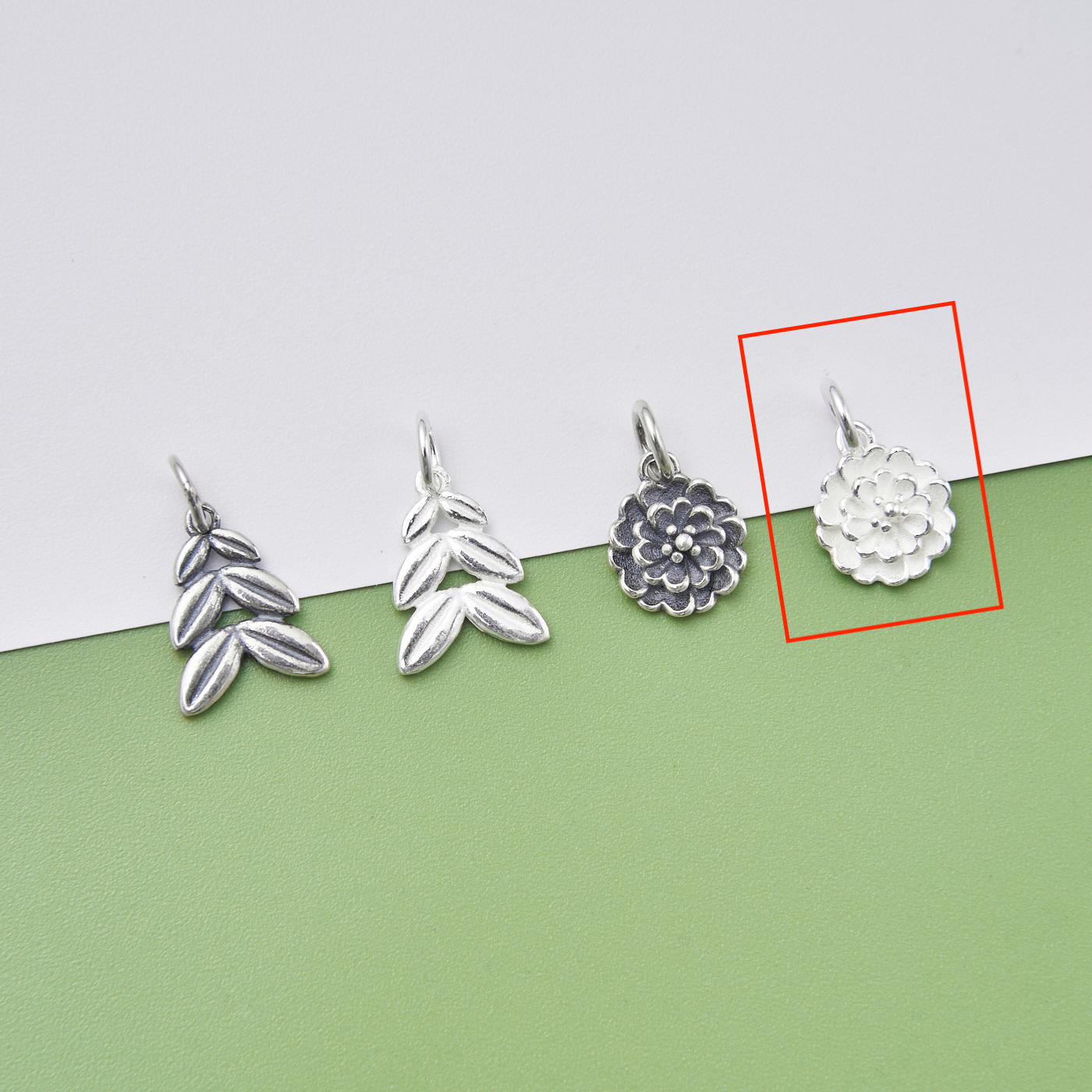 4:Flowers (plain silver - white) -9x11mm