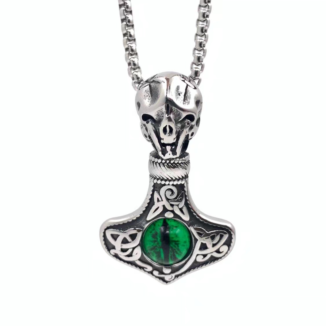 Green eye pendant with 60cm chain