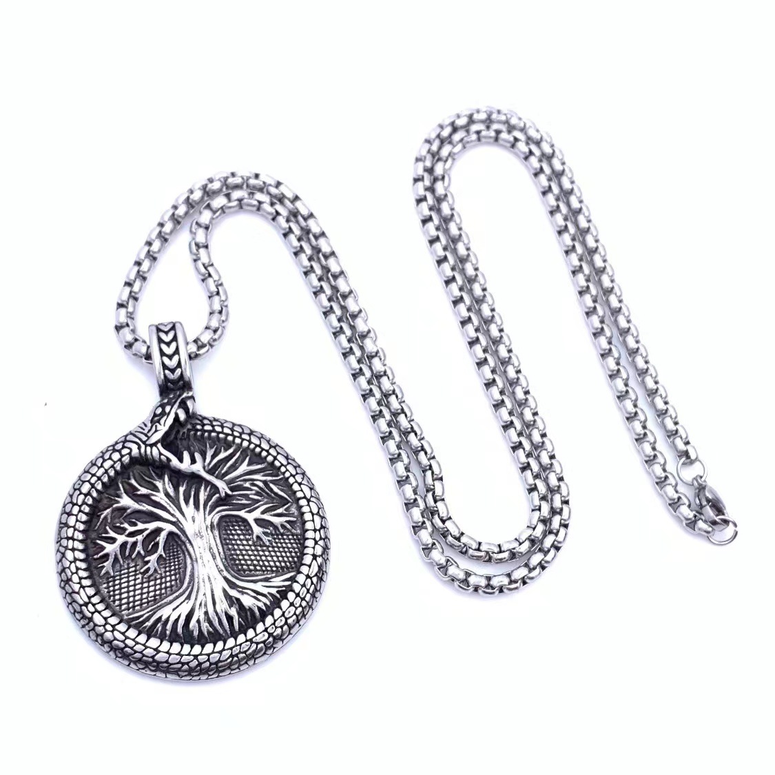 A pendant with 60CM chain