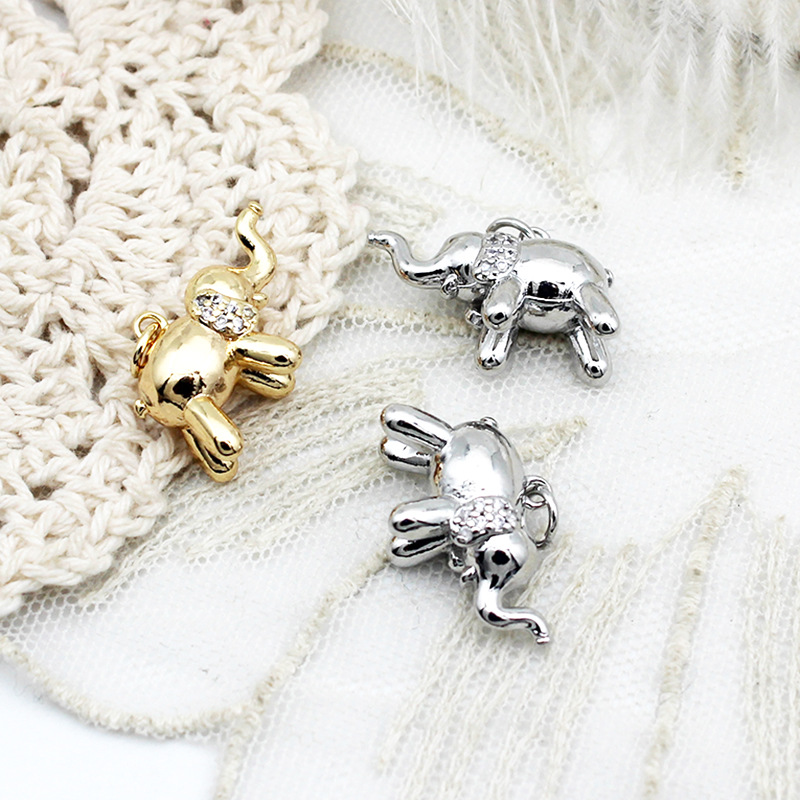 6:Elephant 13.8 by 20.5 mm platinum