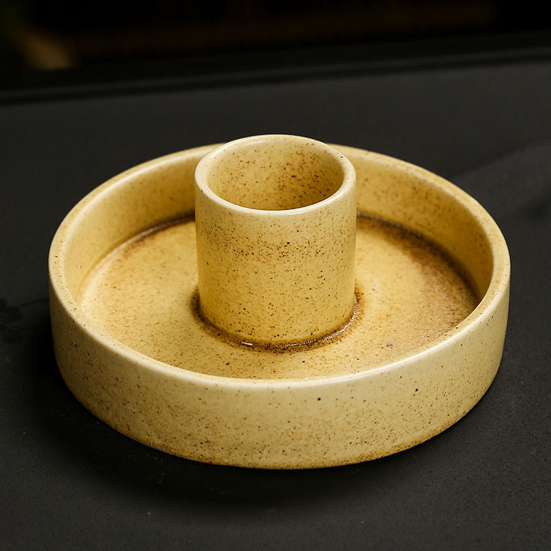 Round (yellow) candle holder