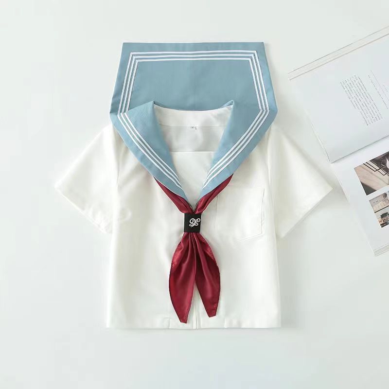 Short sleeve top   red scarf