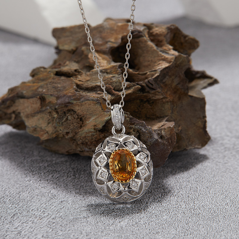 A Citrine necklace 44cm with 5cm extender chain