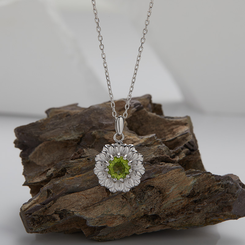 18 Peridot Stone necklace 38cm with 6cm extender chain