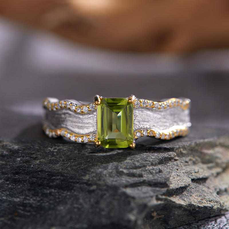 1:peridot cloch