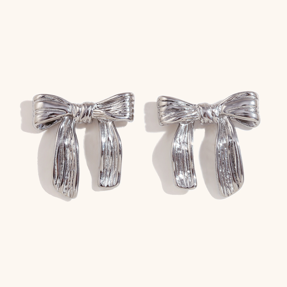 Bow ribbon vertical thread narrow stud earrings - steel color