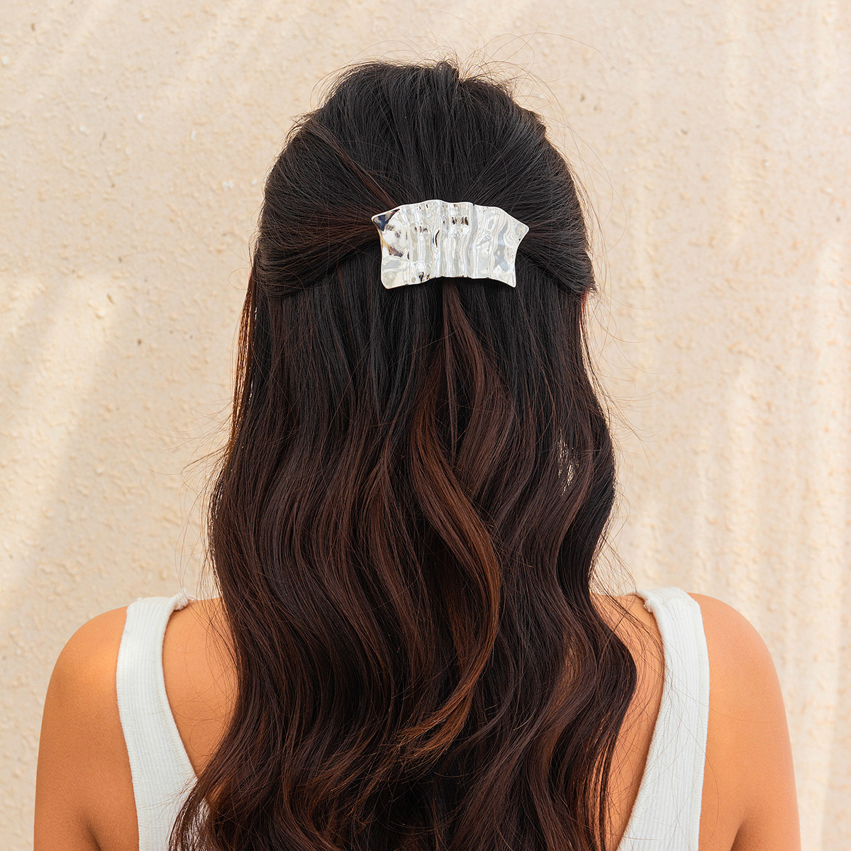 2:01 Hairpin White k 0552