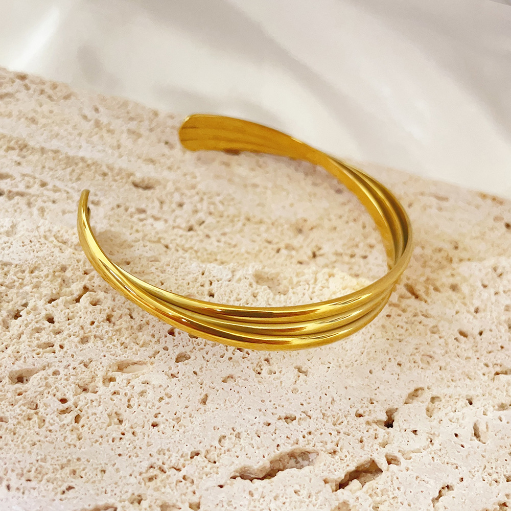 3:Three-layer piece bracelet gold