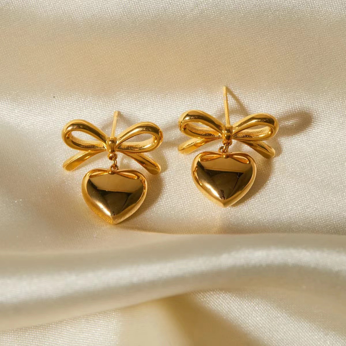 1:Heart Pendant earrings-gold