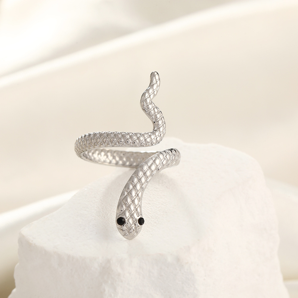 24:Silver line stripe snakelet