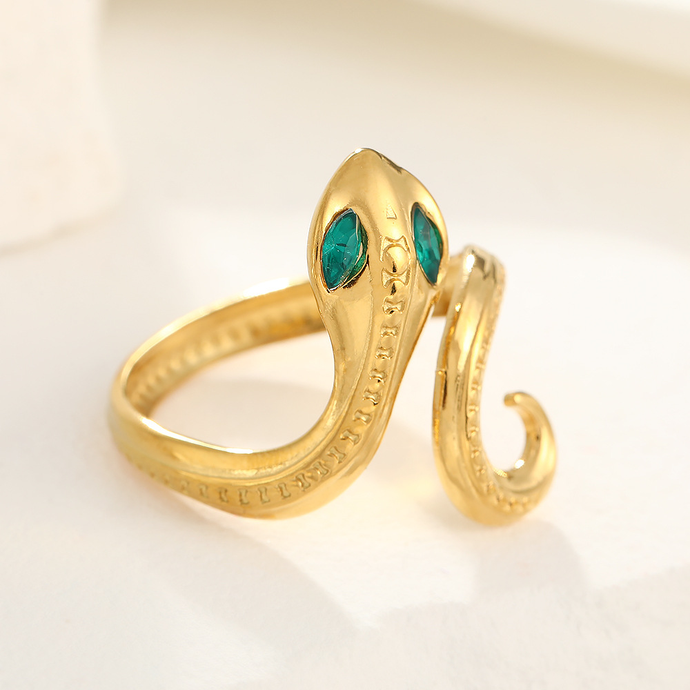 9:Golden green-eyed snake ring